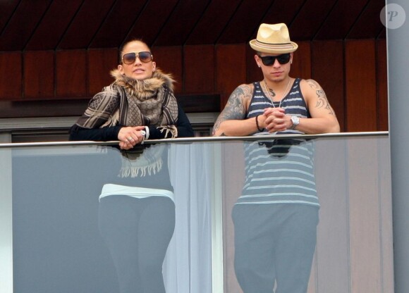 Jennifer Lopez et Casper Smart dès leur arrivée dans la ville admirent le Carnaval de Rio au Brésil. Le 19 février 2012