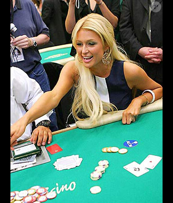 Paris Hilton à la table de blackjack du Wynn Hotel de Las Vegas, le 18 février 2012, où elle va remporter 30 000 $