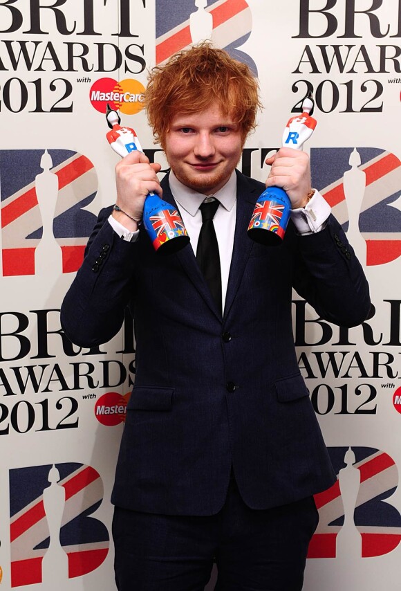 Ed Sheeran a reçu deux trophées aux Brit Awards. 21 février 2012