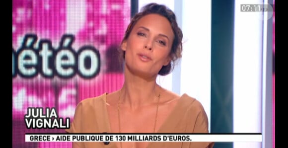 La jolie Julia Vignali dans la Matinale de Canal+ jeudi 23 février 2012