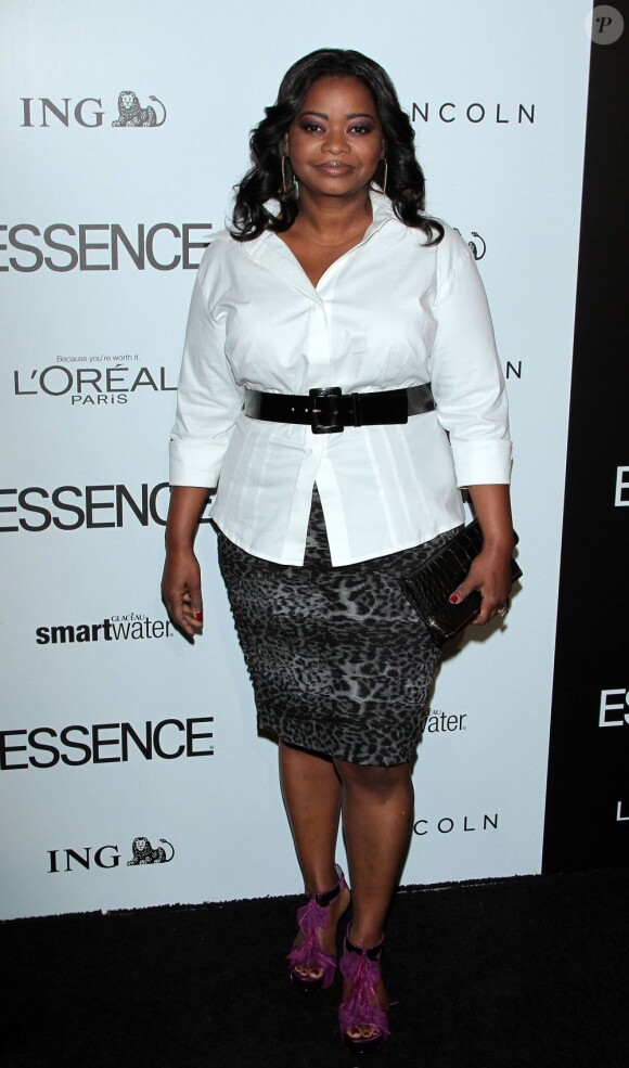 Octavia Spencer portait un ensemble Tadashi Shoji et des sandales Nine West lors du déjeuner Black Women in Hollywood du magazine Essence. Beverly Hills, le 23 février 2012.