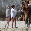 Lea Michel profite des vacances avec un amie sur une plage du Mexique. Février 2012