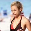Karrueche Tran, petite amie blonde de Chris Brown, à Miami le 18 février 2012.