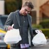 Jason Trawick, petit ami de Britney Spears, achète à déjeuner dans un fast-food, le dimanche 19 février 2012 à Los Angeles.