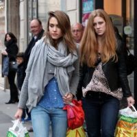 Jessica Alba : Avant la Fashion Week, elle se lâche dans un supermarché parisien
