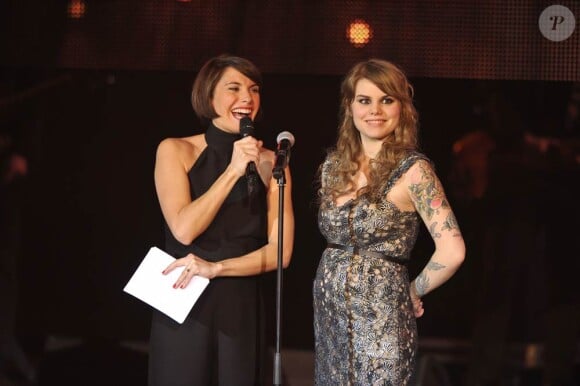 Sur la scène des Victoires de la Musique 2012, Coeur de Pirate et Alessandra Sublet se sont trouvé un point commun : leur ventre de future maman !