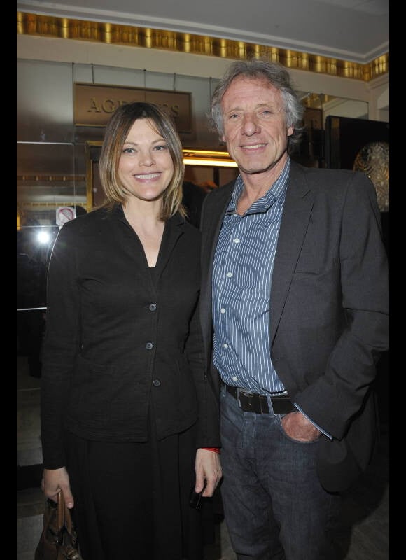 François Bernheim et sa compagne Alexandra Kazan lors de la générale de la pièce Harold et Maude au Théâtre Antoine dans le Xe arrondissement de Paris le 5 mars 2012