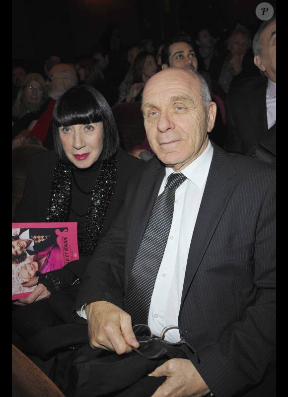 Chantal Thomass et son mari lors de la générale de la pièce Harold et Maude au Théâtre Antoine dans le Xe arrondissement de Paris le 5 mars 2012