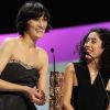 Clotilde Hesme et Naidra Ayadi reçoivent ex aequo le César du meilleur espoir féminin, à Paris, le 24 février 2012.