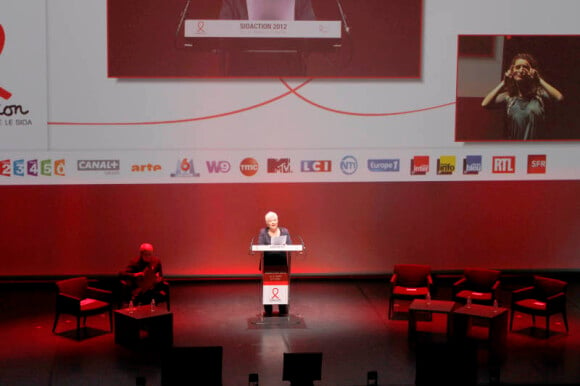 Line Renaud lors du lancement de l'édition du Sidaction 2012 sur toutes les chaînes et radios françaises le 12 mars 2012 au musée du Quai Branly à Paris 