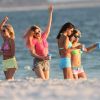 Vanessa Hudgens, Ashley Benson, Selena Gomez et Harmony Korine sur le tournage de Spring Breakers à St-Petersburg, en Floride (mardi 13 mars 2012).