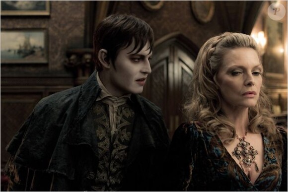 Johnny Depp et Michelle Pfeiffer dans Dark Shadows de Tim Burton.