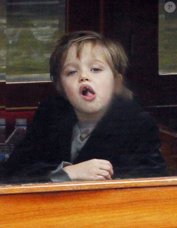 Shiloh, 5 ans, s'amuse sur une péniche à Amsterdam, le 14 mars 2012.