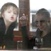 Angelina Jolie et ses filles Zahara, 7 ans, et Shiloh, 5 ans, sur une péniche à Amsterdam, le 14 mars 2012.