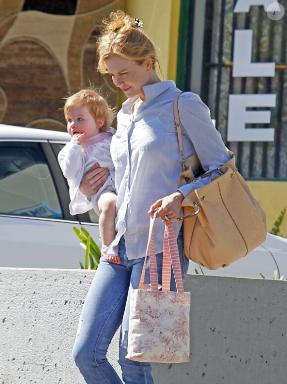Nicole Kidman en famille à Los Angeles le 8 mars 2012