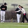 Ambiance au beau fixe pour Carlos Tevez, sur un parcours de golf du Cheshire avec sa femme Vanesa Mansillo, le 16 mars 2012, au lendemain de l'élimination de son club de Manchester City de Ligue Europa. L'Argentin, banni depuis septembre 2011, s'apprête à faire son retour dans l'équipe.
