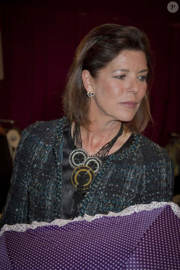 Caroline de Monaco, resplendissante, découvre la kermesse organisée par l'oeuvre de Soeur Marie, dans le quartier de Fontvieille à Monaco, le 16 mars 2012.