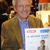 Nelson Monfort signe quelques exemplaires de son livre au Salon du Livre de Paris, le samedi 17 mars 2012.