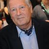 Alain Duhamel signe quelques exemplaires de son livre au Salon du Livre de Paris, le samedi 17 mars 2012.
