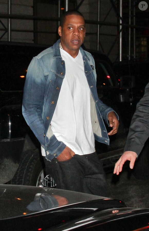 Jay-Z à sa sortie du restaurant Nobu à New York, le 19 mars 2012.