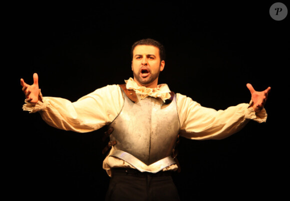 Le baryton David Serero lors de la générale de la pièce L'homme de la Mancha, au Théâtre des Variétés, le 19 mars 2012