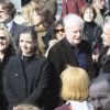 Dominique Blanc, André Dussollier et Francis Perrin lors des obsèques de Michel Duchaussoy au crématorium du cimetière du Père-Lachaise à Paris le 20 mars 2012