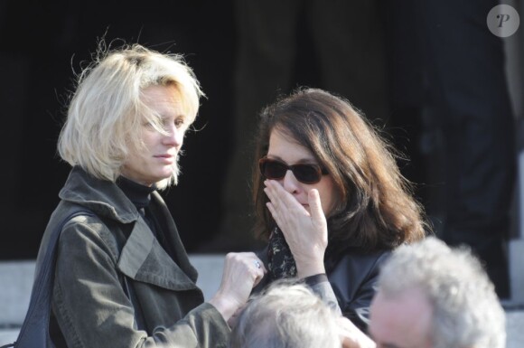 Ludmila Mikaël lors des obsèques de Michel Duchaussoy au crématorium du cimetière du Père-Lachaise à Paris le 20 mars 2012