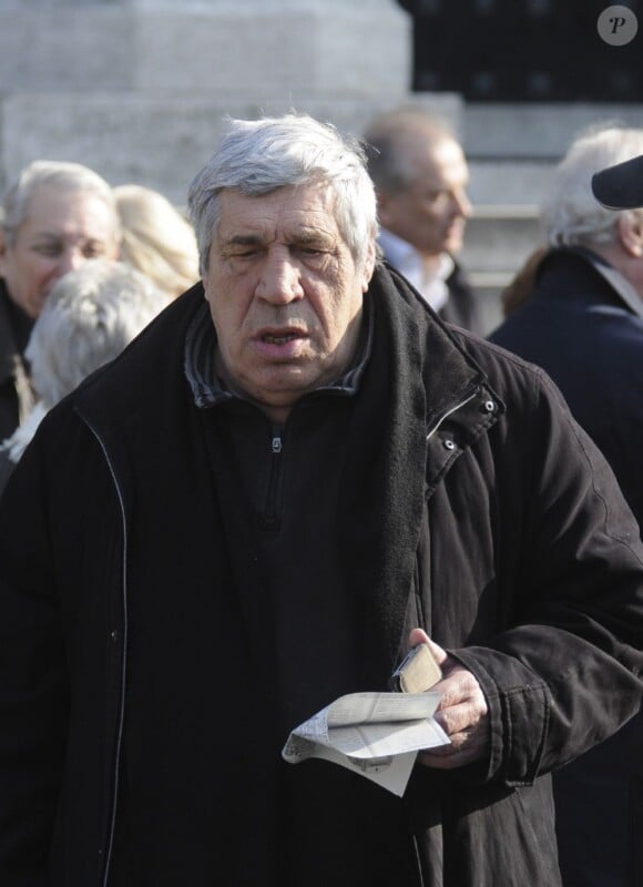 Jean-Pierre Castaldi lors des obsèques de Michel Duchaussoy au crématorium du cimetière du Père-Lachaise à Paris le 20 mars 2012