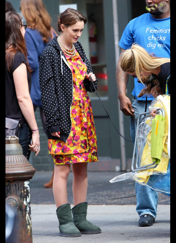 Leighton Meester lors d'une pause sur le tournage de Gossip Girl promène son chien à New York, le 20 mars 2012