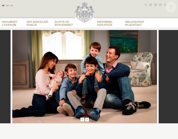 La Maison royale danoise a publié le 21 mars 2012 les premières photos officielles de la fille du prince Joachim et de la princesse Marie, née le 24 janvier 2012. Cinq clichés réalisés au château de Schackenborg par le photographe royal Steen Brogaard.