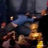 Mike Tyson casse le nez de Steve-O lors d'une émission de Charlie Sheen