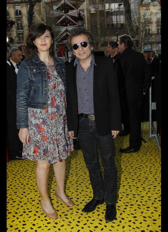 Philippe Manoeuvre et sa bien-aimée lors de l'avant-première de Sur la piste du Marsupilami à Paris le 26 mars 2012