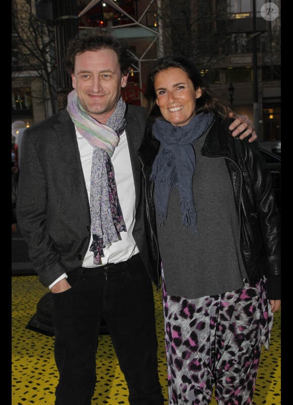 Jean-Paul Rouve et sa compagne lors de l'avant-première de Sur la piste du Marsupilami à Paris le 26 mars 2012