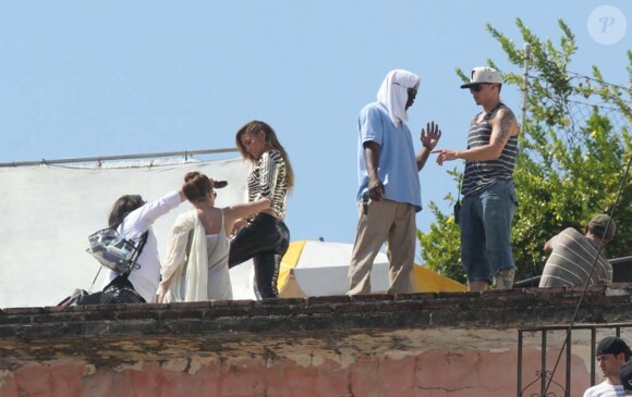 Jennifer Lopez et Casper Smart en plein travail sur le tournage d'un clip vidéo pour le duo Wisin & Yandel, à Acapulco, le 12 mars 2012.