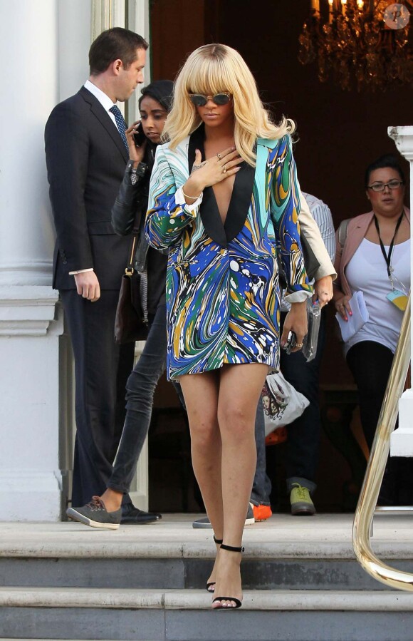 Rihanna sublime à la sortie de L'hôtel Mandarin à Londres, le 29 mars 2012.