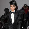 Rihanna en mai 2009 lors du Costume Institute Gala à New York, brillait dans son smoking dont la veste arbore des épaules bombées.
