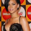 Entre un décolleté mesuré et racoleur, Rihanna a choisi. Encore une fois, elle n'a pas fait le bon choix ! Juin 2007