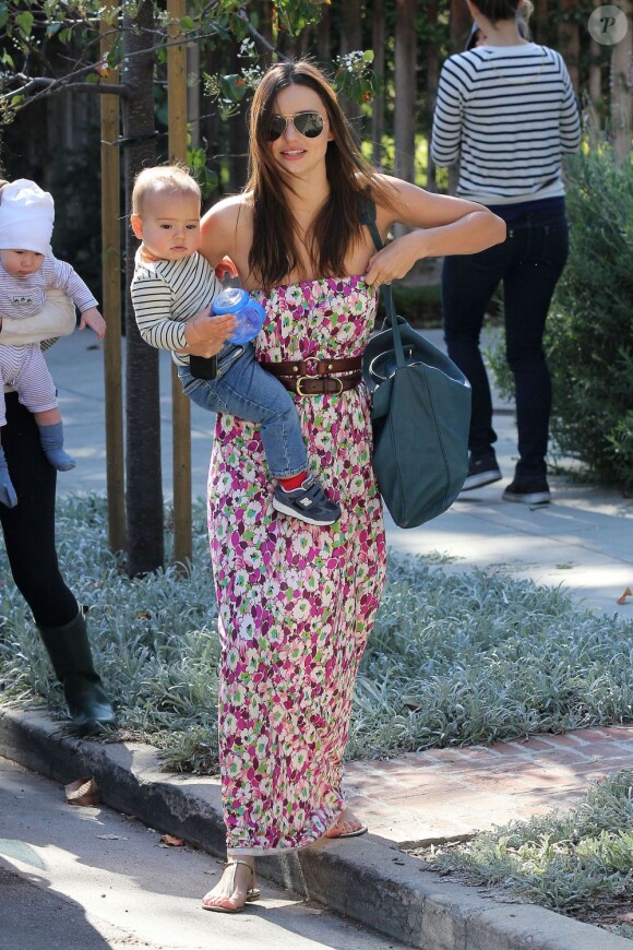 Miranda Kerr et son fils Flynn à Los Angeles le 17 janvier 2012.