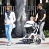 Jessica Alba aux anges en famille du côté de Los Angeles. Le 2 avril 2012