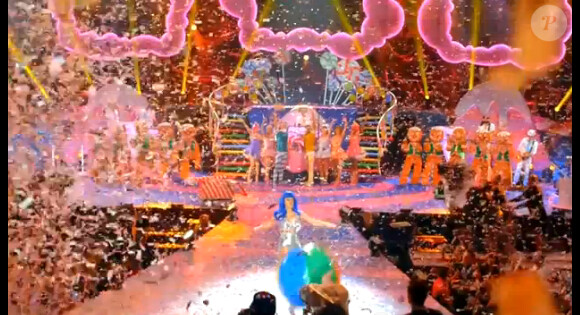Katy Perry sur scène dans la bande-annonce du film Part of Me, son biopic