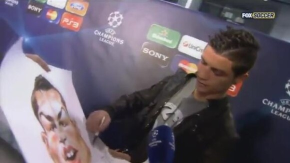 Cristiano Ronaldo devant son portrait : ''Vraiment moche !''