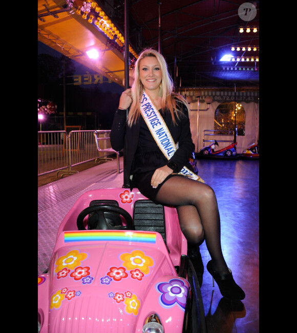Miss Prestige National lors de l'avant-première de la Foire du trône, à Paris, le 6 avril 2012