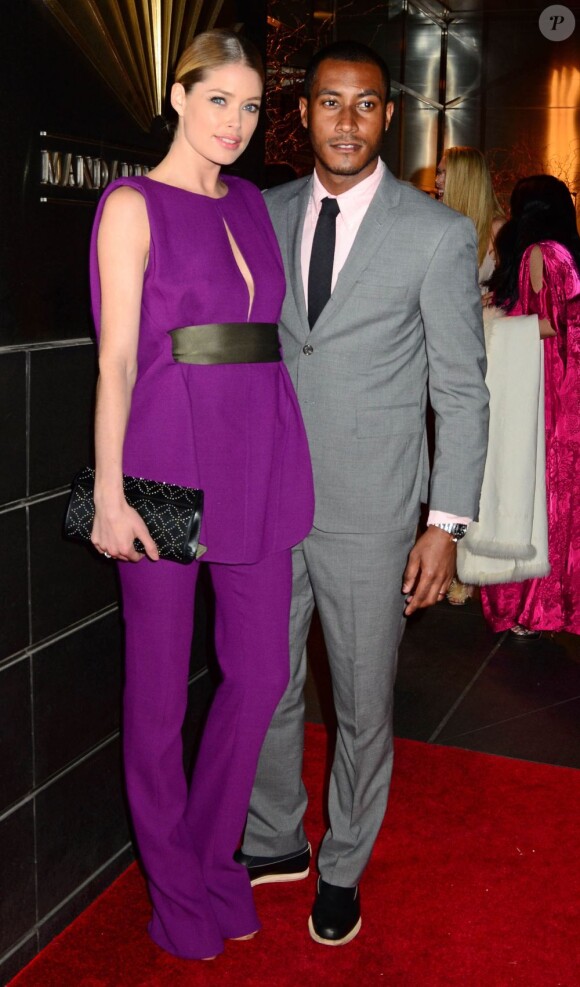 Doutzen Kroes et son époux Sunnery James lors d'un gala de charité new-yorkais au profit des enfants le 10 avril 2012