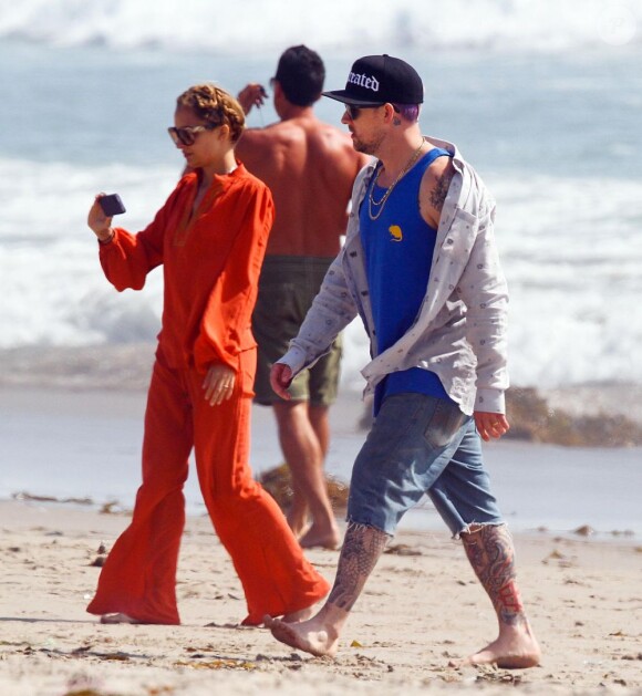 Nicole Richie et Joel Madden sur la plage, un couple heureux