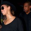 Beyoncé et Jay-Z, amoureux dans les rues de New York, sortent d'un bar de la ville après avoir vu un match des Knicks. Le 15 avril 2012
