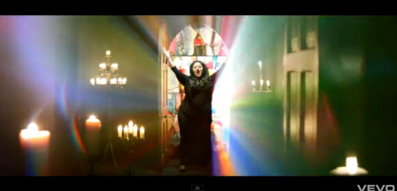 Image extraite du clip Perfect World de Gossip, premier extrait de l'album A Joyful Noise, avril 2012.