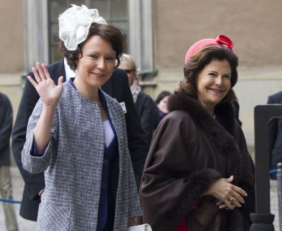 La première dame de Finlande Jenni Haukio et la reine Silvia de Suède aux Ecuries royales à Stockholm le 17 avril 2012.