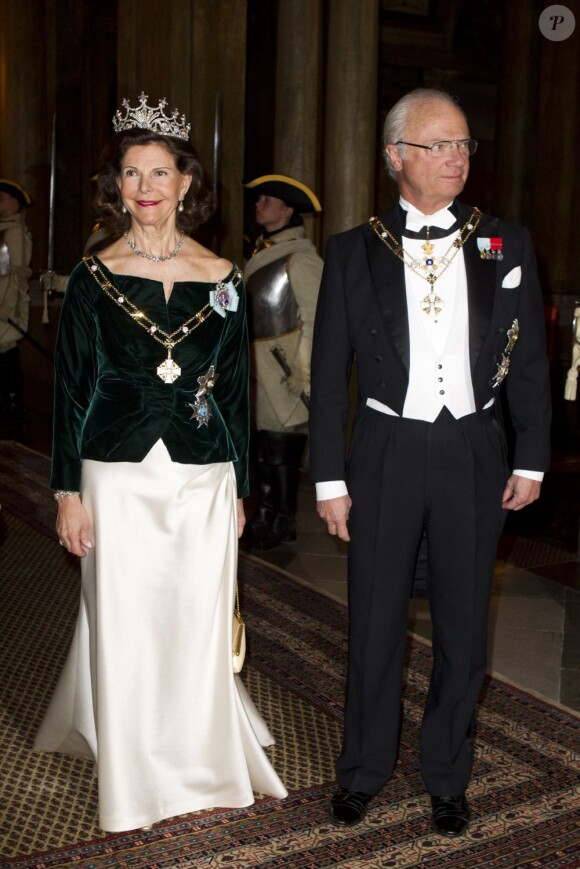 Dîner officiel au palais royal Drottningholm à Stockholm en l'honneur du couple présidentiel de Finlande, le 17 avril 2012. Le prince Daniel et le prince Carl Philip y ont participé, pas la princesse Victoria.