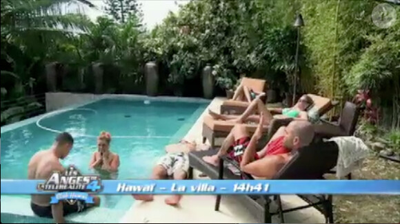 Les anges à la piscine dans les Anges de la télé-réalité 4, jeudi 19 avril 2012 sur NRJ 12