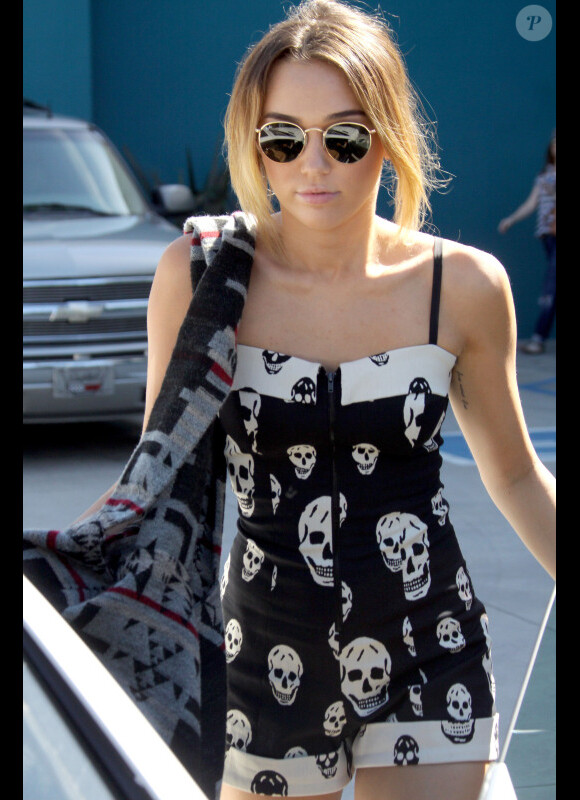Miley Cyrus dans les rues de Los Angeles, le 16 avril 2012